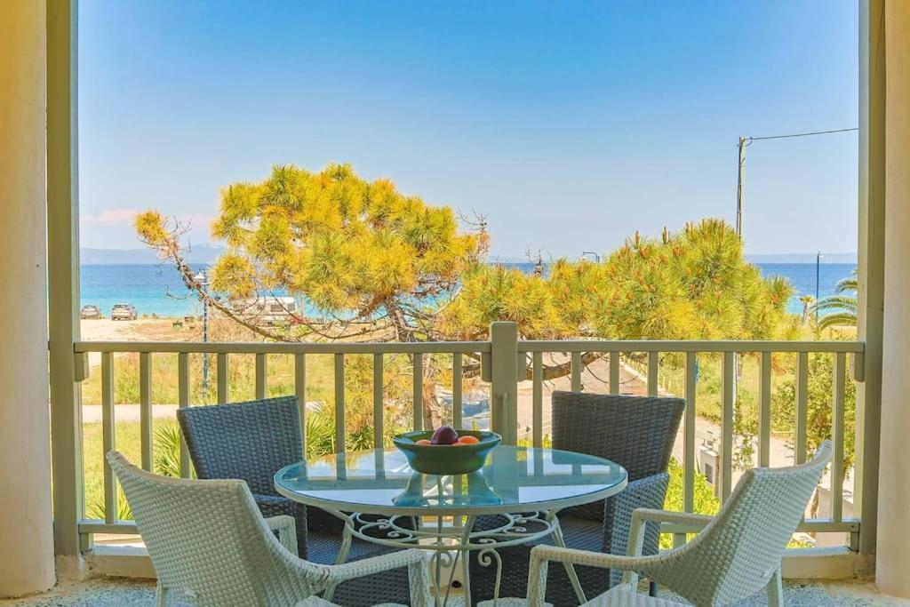 The Bright House By The Sea Villa Afytos Bagian luar foto