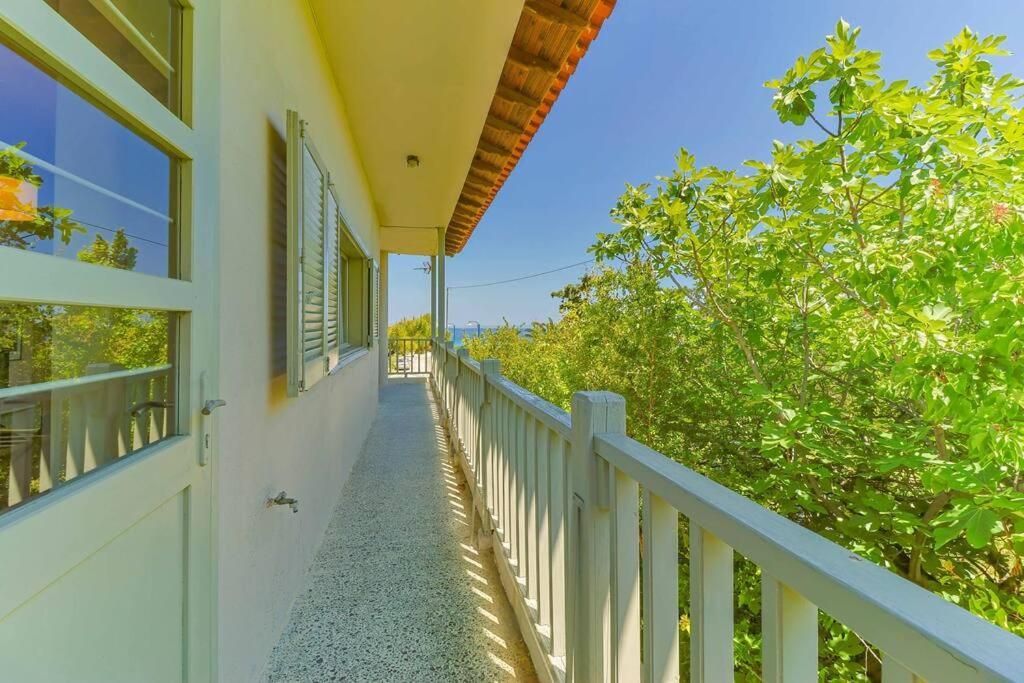 The Bright House By The Sea Villa Afytos Bagian luar foto