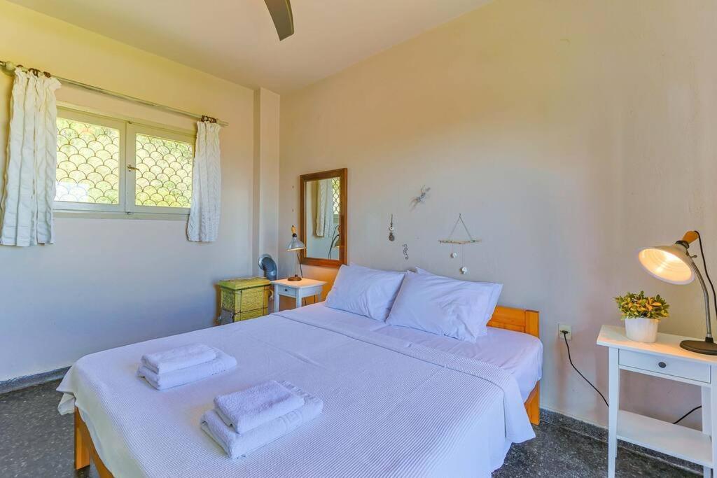 The Bright House By The Sea Villa Afytos Bagian luar foto